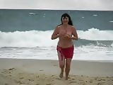 ma mere seins nus a la plage